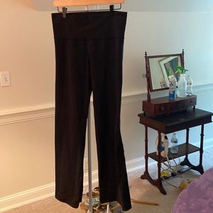 Lululemon pant and jacket set. Zip up top roll back cuffs. Pockets knitted